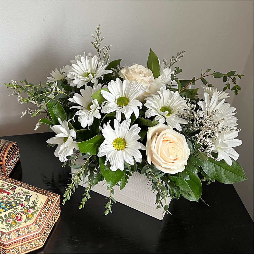 Fresh Linen Box Bouquet – The Whiting Flower Shop, Whiting IN